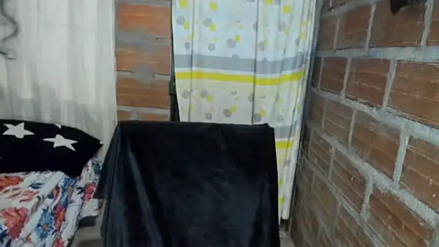 Yunkeyc - to touch myself over my panties