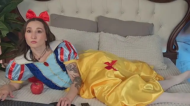 LizaMoon__ - 🍎Show us what's under your dress🍎