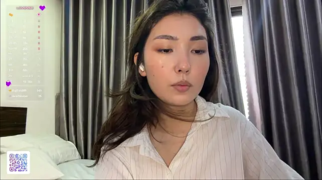 LindaHernandez - Fingering + tit massage