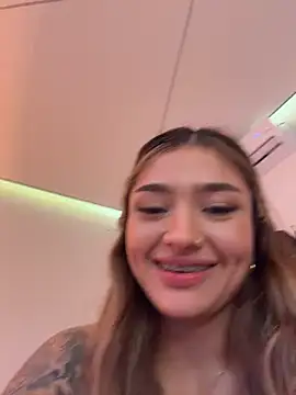 Ariannaa_1 - Suck Finger & Massage Tits 🤫😘
