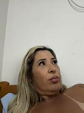 Lindinha-sexy - tentando mamar o VIZINHO!!!!!