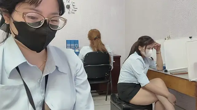 Lumi-Office - Nude M-leg in the office