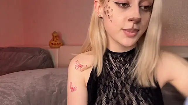 Tinyvivy - Flash Boobs