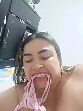 Candy69- - Ensucia mis bragas nuevas 🤤