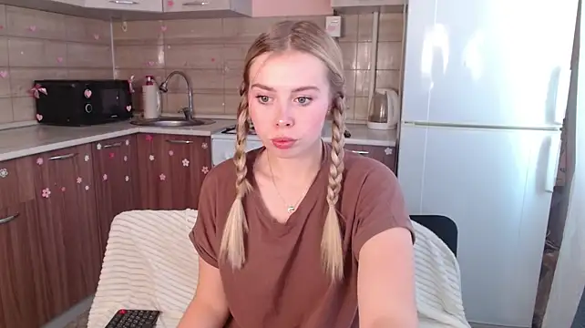 Sofiaa_here - anal plug in the ass