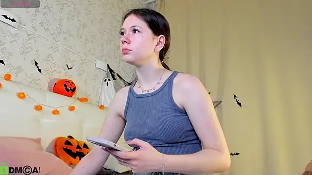 Nicole_Charm