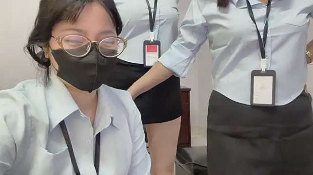 Lumi-Office - Nude M-leg in the office