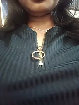 Avii5 - Showing boobs