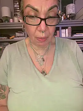 Dieseldame1313 - Hey guys topless dance