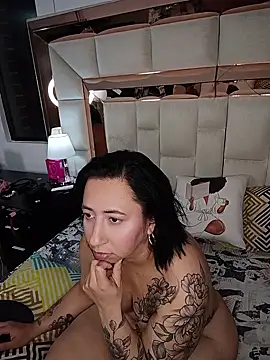 EmmaDelacroix - Oiled ass, bouncing and clapping