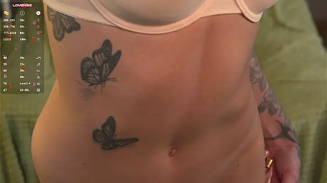 Happywhores - Take off my shorts and shake ass
