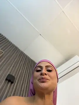 Aisha_k - open ass and rub