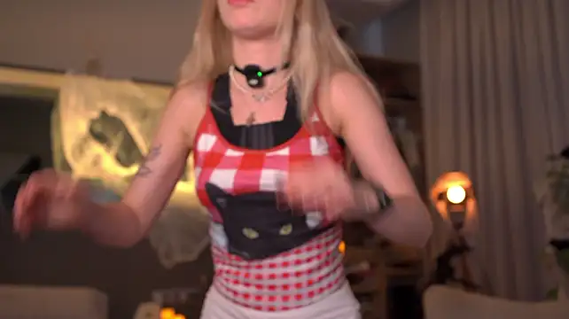 LexieLoree - Twerk + shorts pulled down
