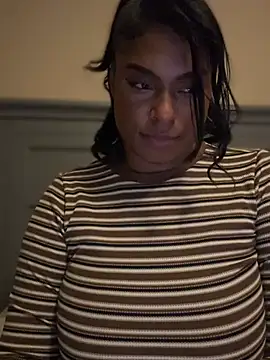 CandyLuxxxx - Show my tits ♥️
