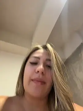 Latina_vanessa - Play with tits