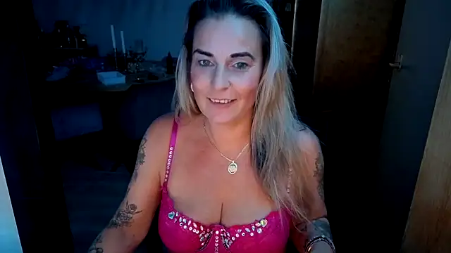 MissLukt - topless