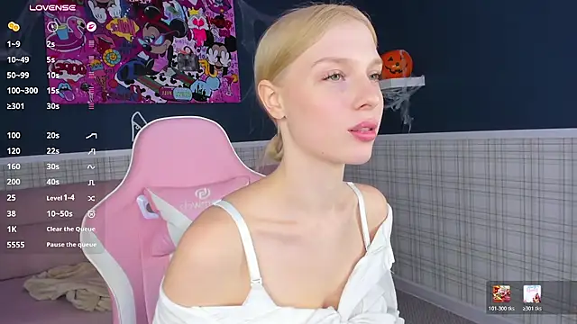 Alice_Taylori - put your hand under my bra and squeeze<3