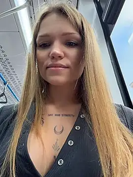 StreetSquirt - show under boobs in public