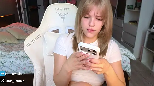 Maya_NextDoor - BODYTOUR