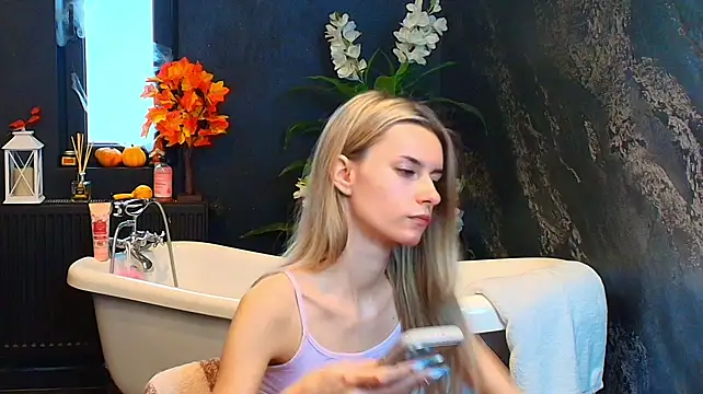 RoxanneJoy - Play with my kitten