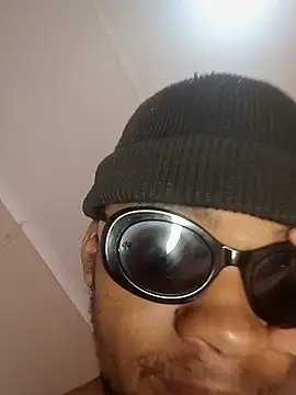 HandsomeBoy990 - Get a ring light