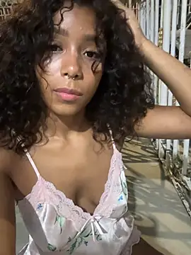 Cinnamon_19 - Show my tits in public 😍