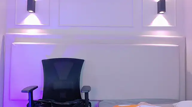NaomiKlarc