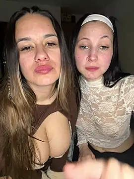 LatinaFuegoX - Me chupan las tits