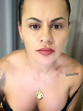 Carolinecbso - Dando a bucetinha pra amiga com o dildo