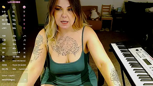 Beccalubov - Level 3: Topless Karaoke