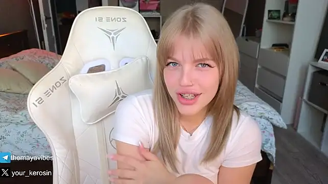 Maya_NextDoor - BODYTOUR