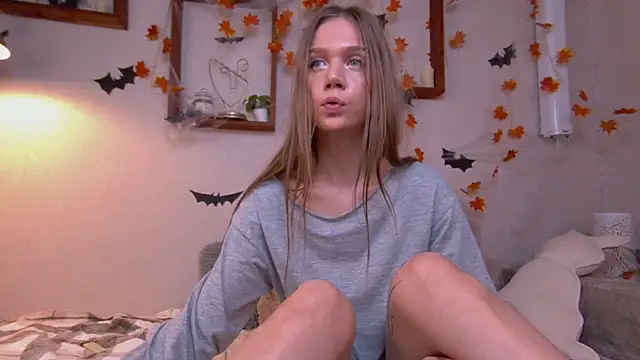 SerenaCrystall - Doggy, fingers penetrate slightly into the pussy