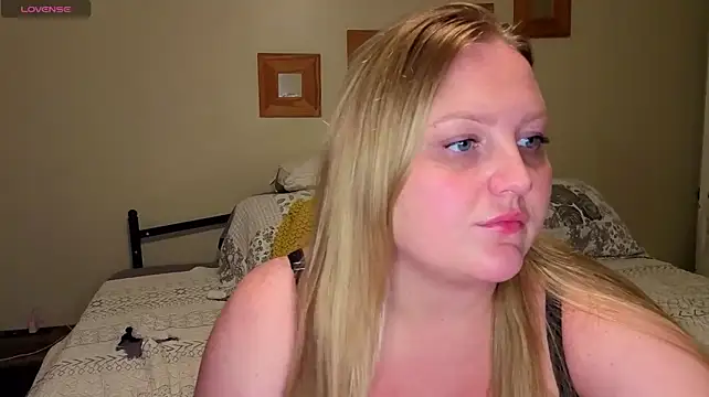 Phatassblonde - play with pussy in public