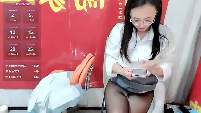 Leila-11 - 脱掉一件衣服2分钟