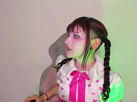 Gemma_honey - naked me and oil in tits