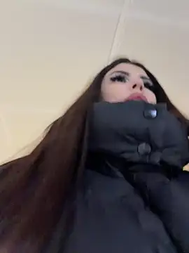 AmelliaDiamond - Caresses pussy in cafe 🔥🔥🔥