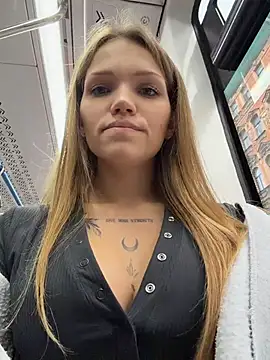 StreetSquirt - play with panties staps+cameltoe in publ