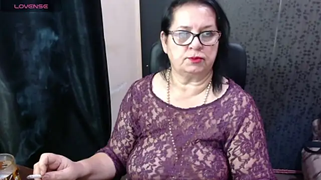 MissSanjanne - naked and suck finger