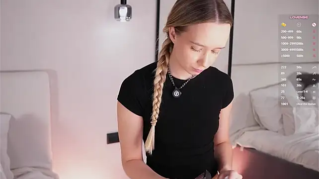HollisBeckett - Let's play with my pussy