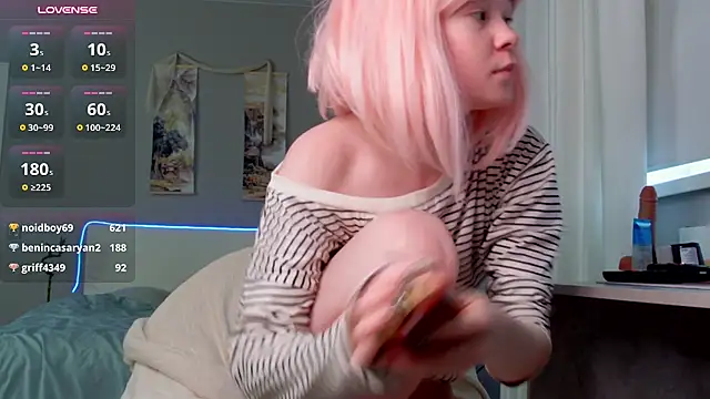 Kellybbface - dildo in pussy