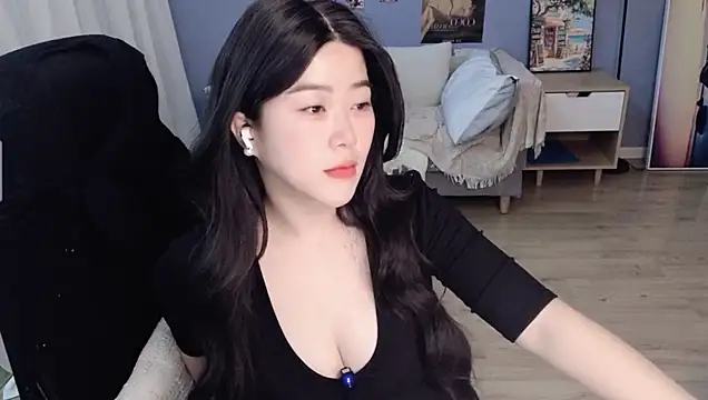 Xiaoai_007 - 半脱内内打屁股10下