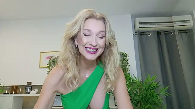 LadyLeea - Play with dildo between my boobs