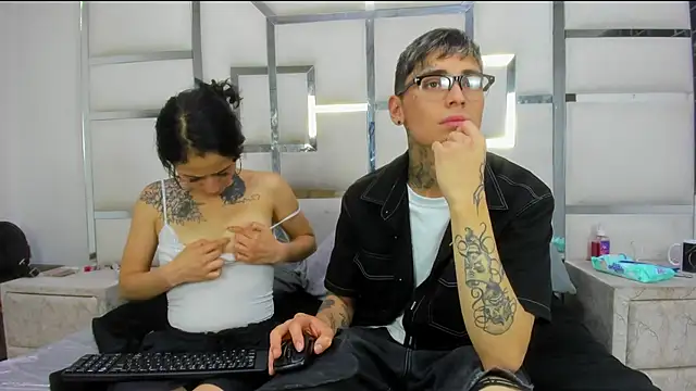 DuoRoyale - slapping breasts