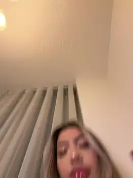 Isabellaa_see_ - 1 finger in the anus