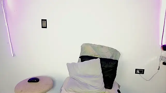 Cataleya19__ - lovense toy in my anus