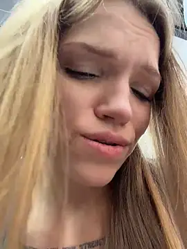 StreetSquirt - play with panties staps+cameltoe in publ