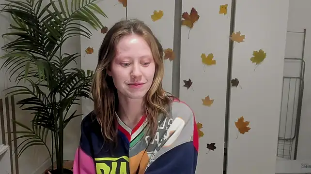 Silly__Milly - the head of a dildo into a pussy