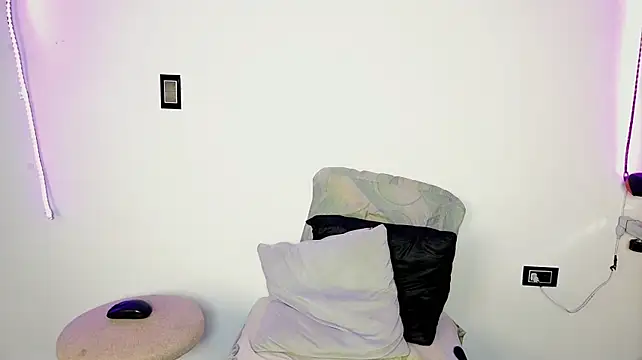 Cataleya19__ - lovense toy in my anus