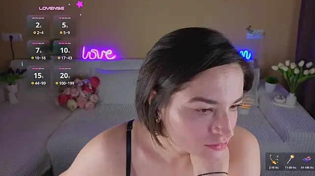 Camilla__one__ - Delicately tease with a juicy, naked ass