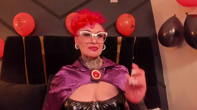 Mistress_sandy - show boots+oil